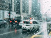 Musim Hujan Sudah Tiba, Perhatikan Hal Ini Saat Berkendara Mobil!