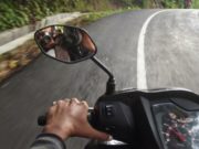 Tips Mengendarai Motor Matic di Jalan Menurun