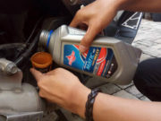 Jangan Sembarangan Pakai Oli, Berikut Tips Memilih Oli Terbaik Untuk Motor Matik