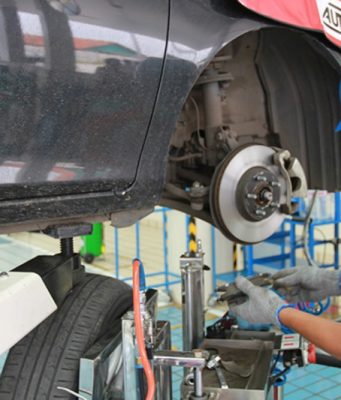 Ini Alasan Ban Mobil Butuh Spooring dan Balancing