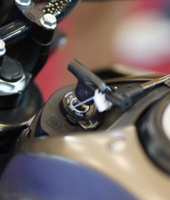 Tips Menyalakan Motor yang Lama Disimpan