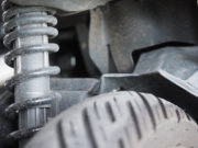 Cara Ketahui Oli Shockbreaker Motor Butuh Diganti