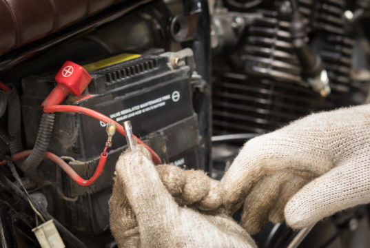 Nekat Motor Tidak Pakai Aki? Risiko Ini yang Harus Dihadapi
