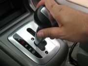 Inilah Posisi Tuas yang Benar Ketika Mobil Berhenti