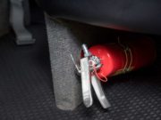 Perlukah Alat Pemadam Api Ada di Dalam Mobil?