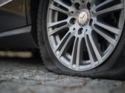 Tips Mencegah Pecah Ban Saat Melaju di Jalan Tol