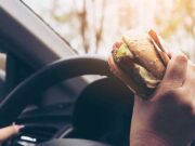 Cara Mudah dan Aman Buka Puasa Sambil Mengemudi Mobil