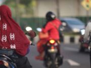 Tips Berkendara Supaya Aman Untuk Wanita Berhijab