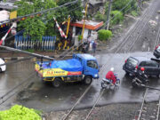 Tips Aman Melewati Perlintasan Kereta Api Untuk Mencegah Kecelakaan