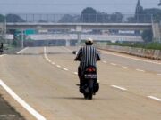 Kesasar Waktu Naik Motor Sampai Masuk Tol? Lakukan Ini