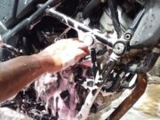 Cara Mengilapkan Mesin Motor Dengan Mudah