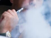 Alasan Dilarang Melakukan Vaping Ketika Mengemudi Mobil