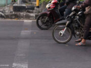 Tips Berhenti Sepeda Motor Di Lampu Merah
