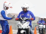 Tips Berkendara Sepeda Motor Bagi Wanita Agar Selalu Aman dan Nyaman