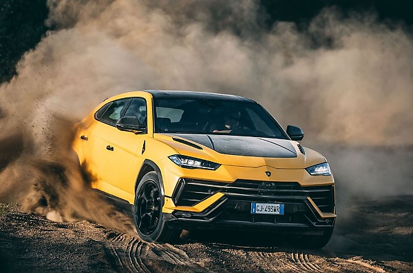 lamborghini_sales_record_cars_2022_autojosh_1
