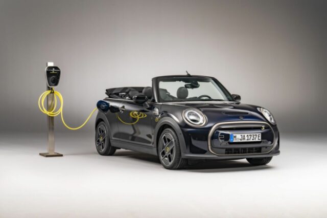 MINI-Cooper-SE-Convertible-Enigmatic-Black-13-1536x1024 MINI-Cooper-SE-Convertible