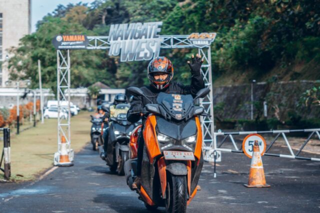 TOURING XMAX 4