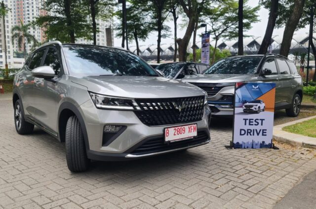 Unit-test-drive-Alvez-pun-tersedia-bagi-konsumen-yang-ingin-mencoba-berkendara-dengan-produk-Wuling-ini-di-Summarecon-Mall-Serpong-1000x663