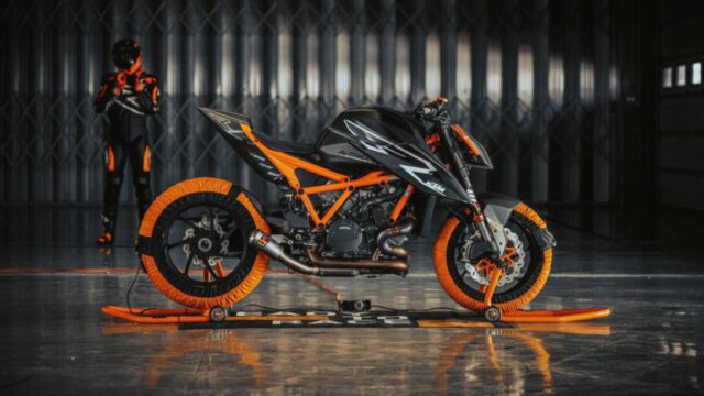 ktm-1290-super-duke-rr---right-side-3