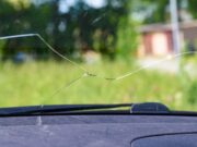 Cara Memperbaiki Kaca Mobil Retak