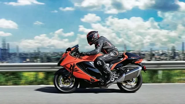 2024-suzuki-hayabusa-25th-anniversary-edition---riding-2