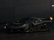 Koenigsegg Jesko Attack Dengan Full Karbon Dan Aksen Emas 24K