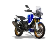Suzuki V-Strom 800 DE Djebel dengan grafis yang mengingatkan kita pada masa lalu