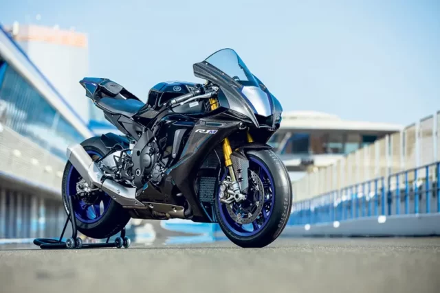 2020-yamaha-r1m-2
