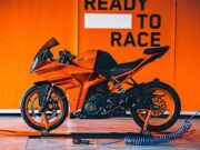 KTM RC 390 2024 hadir dengan dua skema cat baru yang tersedia