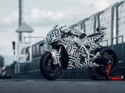 KTM Akhirnya Menghadirkan Kembali Street Superbike Dengan 990 RC R