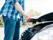 Tips Cara Menutup Kap Mesin yang Tepat