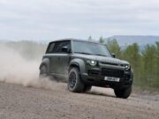 Land Rover Defender OCTA Meluncur dengan Mesin BMW V8 Bertenaga 626 HP