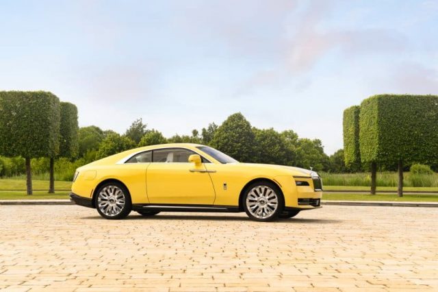 Rolls-Royce-Spectre-Semaphore-9-830x553