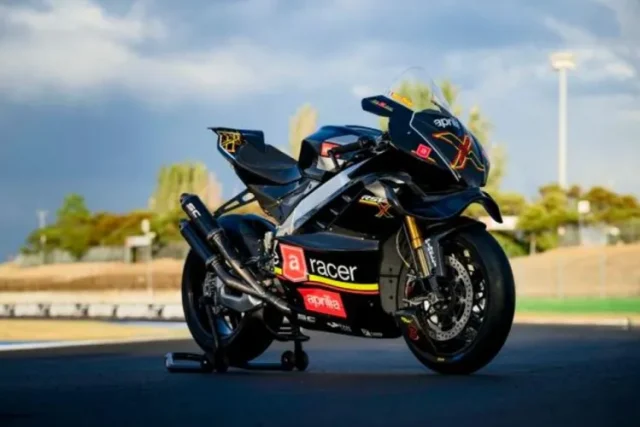 Aprilia RSV4 X ec3ma 1.JPG