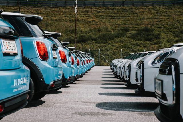 P90431754_highRes_the-mini-cooper-se-0-1535x1024
