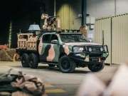 Toyota Hilux Berubah Menjadi Truk Militer 6×6 yang Siap Bertempur