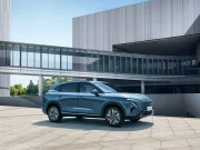 Wuling Milik GM Luncurkan Crossover Starlight S dengan Plug-In Hybrid dan Tenaga Listrik