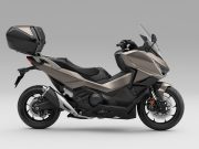 Honda Forza 750: Skuter GT premium dengan banyak pembaruan untuk tahun 2025