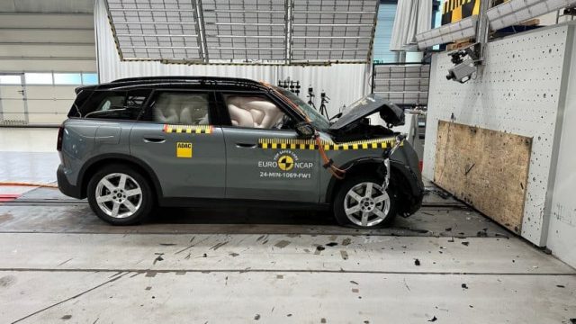 2024-MINI-Countryman-Euro-NCAP-crash-test-1-830x467