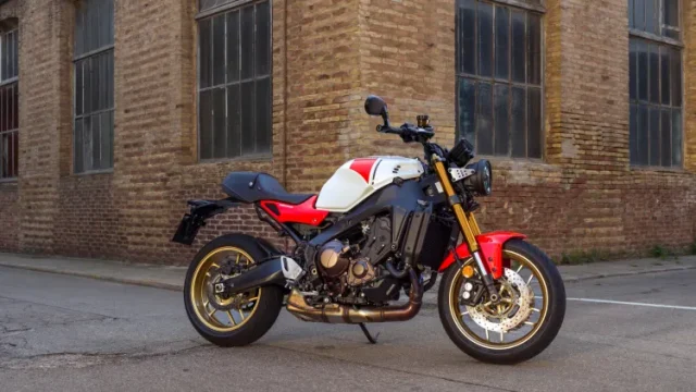 2025-Yamaha-XS850-EU-Legend_Red-Static-002-03.jpg