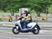 Tetap Update dan Terkoneksi Saat di Jalan dengan RoadSync Duo pada Honda CUV e:
