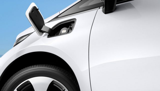 Hal-Hal-yang-Perlu-Diperiksa-pada-Mobil-Listrik-Setelah-Hujan-Deras-1-1000x569