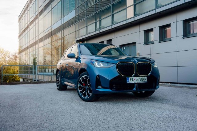 2025-BMW-X3-30e-xDrive-11-scaled