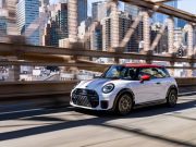 MINI John Cooper Works Terbaru Meluncur di Jalanan New York