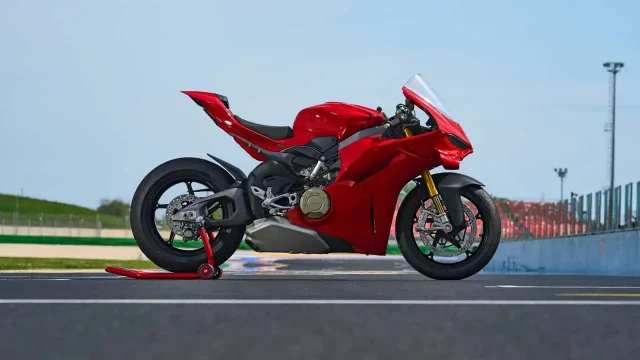 2025-ducati-panigale-v4