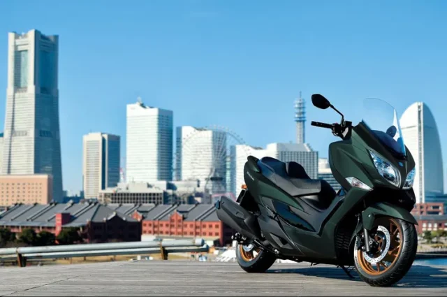 Burgman_400_M6_Action_1-e1748617437840-1024x681