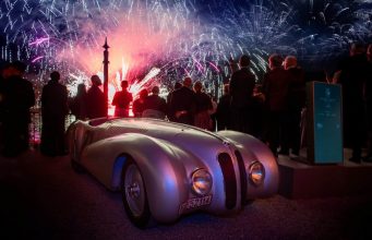BMW tahun 1937 yang baru saja memenangkan kompetisi mobil paling bergengsi di dunia.