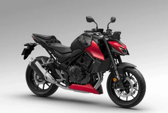 Honda CB750 Hornet mendapatkan jajaran warna baru untuk tahun 2027.