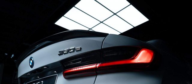 BMW-330e-M-Sport-M-Performance-Edition-7-1536x670