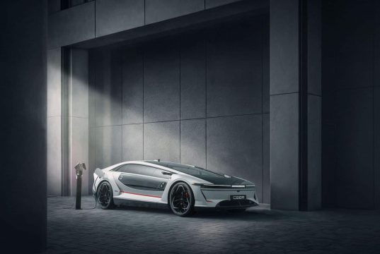 Ceer Exobot Melakukan Debut Sebagai Kendaraan Listrik Produksi Pertama Arab Saudi dengan Lisensi Teknologi BMW